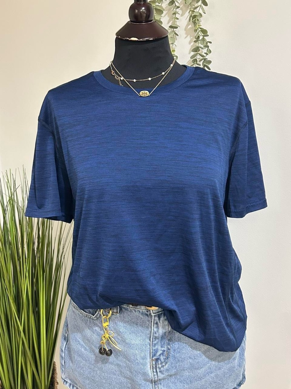 Mens Large Navy Blue Short Sleeve Tee